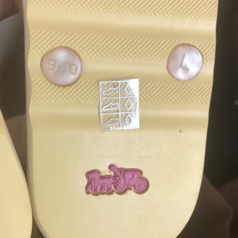 Coach Minnie Flip Flops - Picture 7 of 7